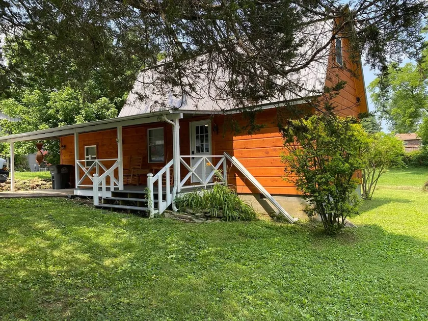 Barnhouse Charm at 1-40 Monterey - Image 1