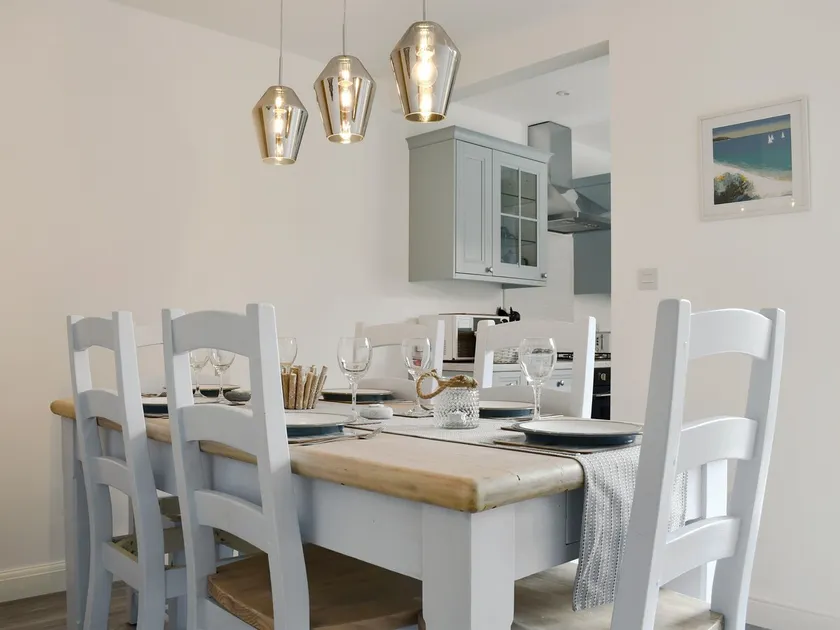 Sapphire Cottage - Image 1