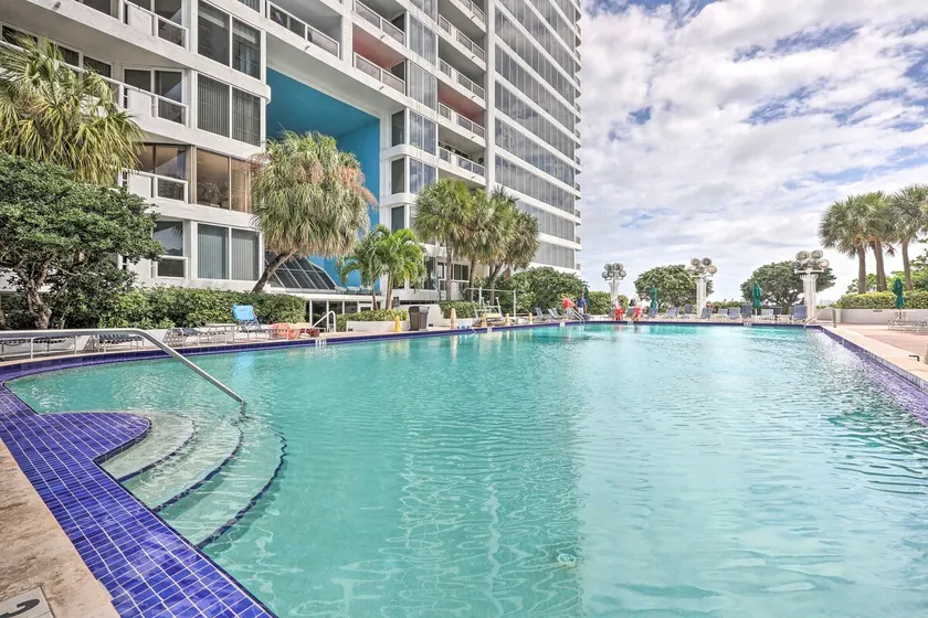 NOUVEAU! Condo de grande hauteur au bord de l'eau - Miami Beach 5 Mi - Image 1