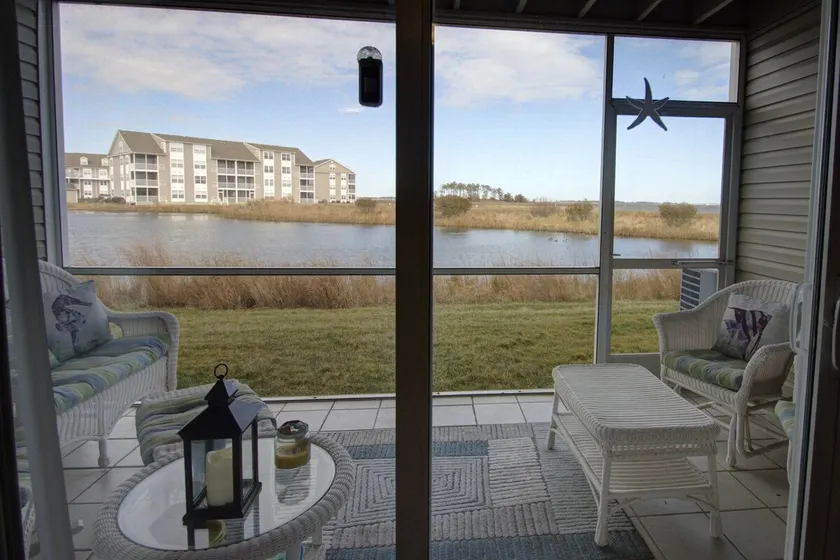 Samtida uppdateringar på första våningen med Top Bay View, vattenfront med gratis aktiviteter! Ny hyra! - Image 1