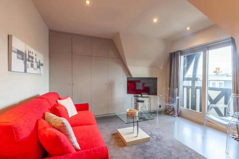 Apartment with parking on Place de Morny - Image 1