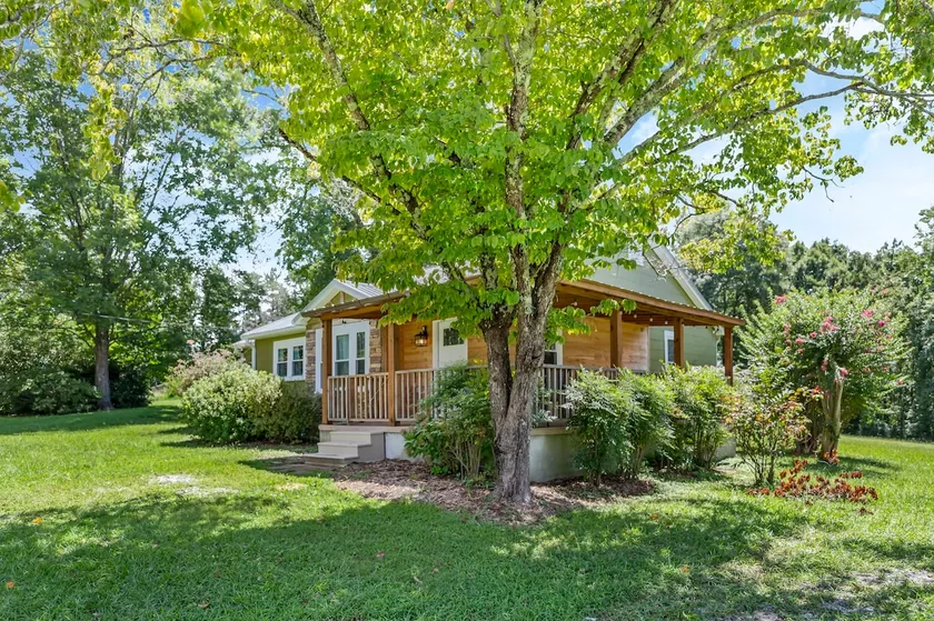 S Circle 220: A beautifully restored 2-bedroom home in charming Salem, SC. - Image 1