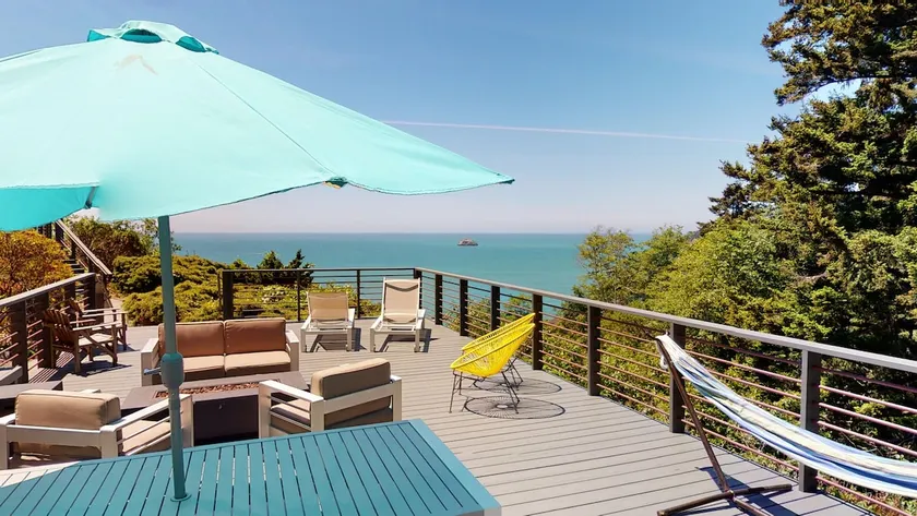 Baker Beach House - Hot Tub, Ocean Views & Fire Pi - Image 1