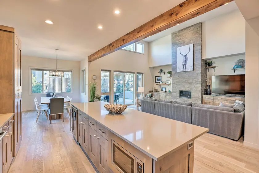 Luxury Mt Bachelor Retreat w/ Hot Tub & Patio - Image 1