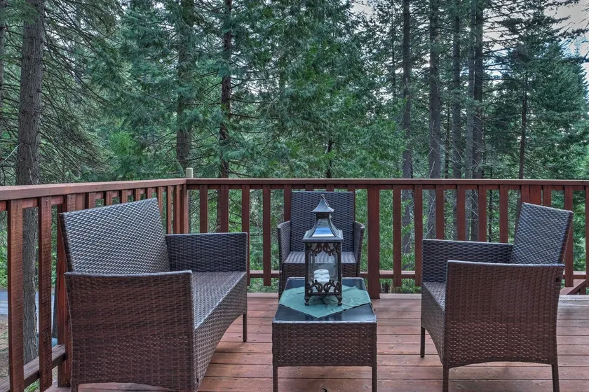 4 Mi to Big Tree State Park: Serene Cabin w/ Deck - Image 1