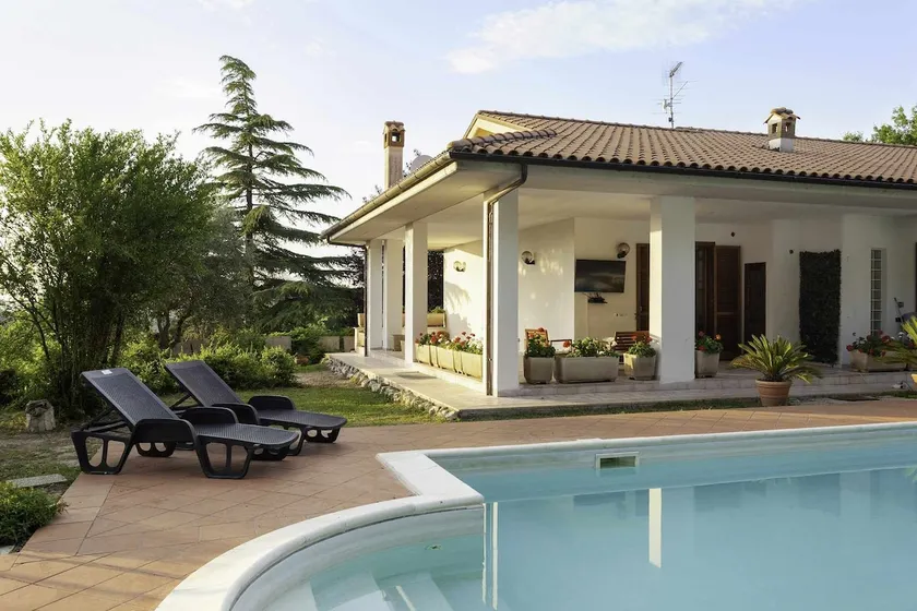 La Villa - Luxury Home - Image 1