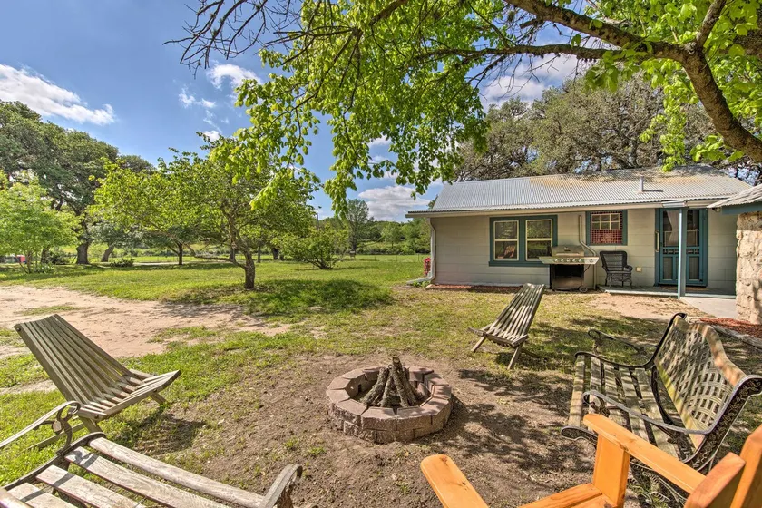 Betty B's River House < 1 Mi to Blanco State Park! - Image 1