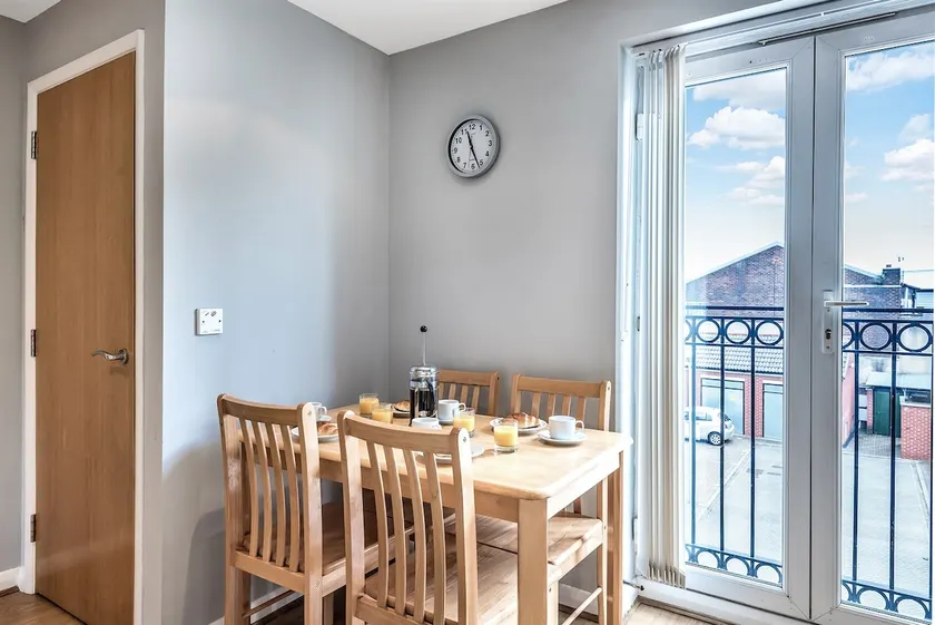 Merchants Gate - 2 Bed comfy apartment with parking and York Minster views - Image 1