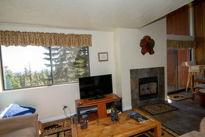 Mammoth Ski and Racquet Club # 67, 1 chambre + mezzanine, 2 salles de bain complètes. Voir les offres! - Image 1