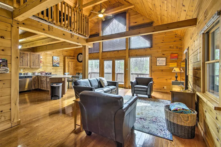 Cozy Winter Retreat: Great Location & Pet Friendly - Image 1