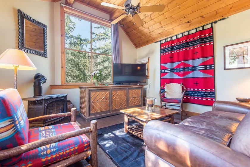Upper Hollow Pines Cottage-Walking Distance to Sundance Resort - Image 1