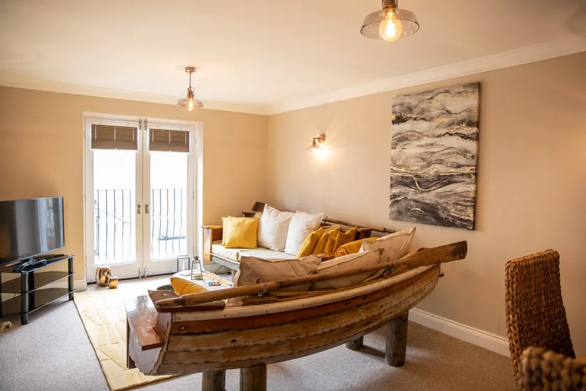 Sandbanks. The Beach House Apartments, central, parking and walk to the beach - Image 1