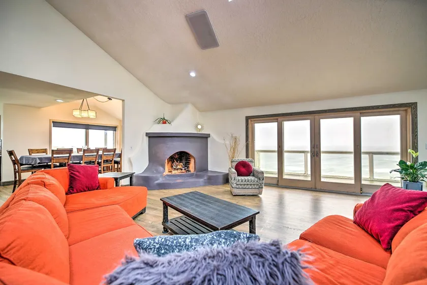 Luxurious Newport Estate w/ Spa & Lighthouse Views - Image 1