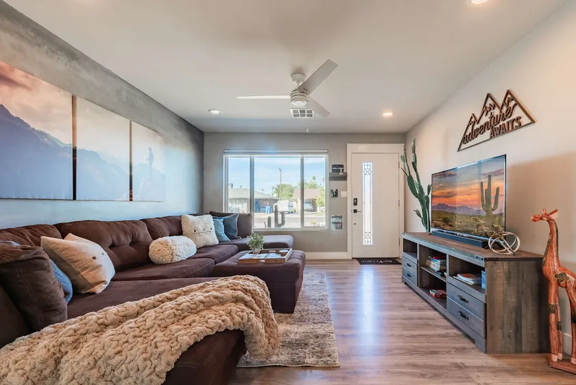Cozy 3BD Hikers Retreat with Pool & Game Room - Image 1