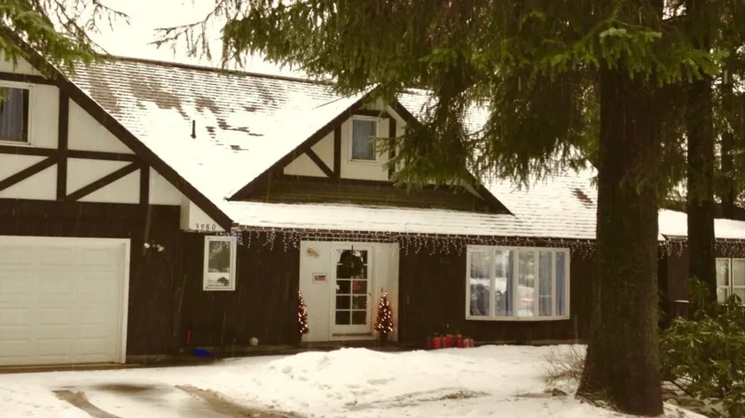Grandma's House: Large Home. 10% Off Tours! - Image 1