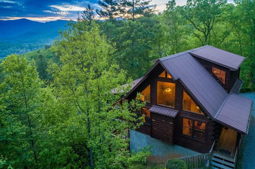 Summit Lodge - Smoky Mtn Views, Central Location, Hot Tub & Ping Pong! - Image 1