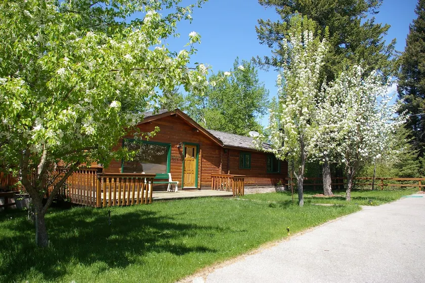 Creekside Cabin - Image 1