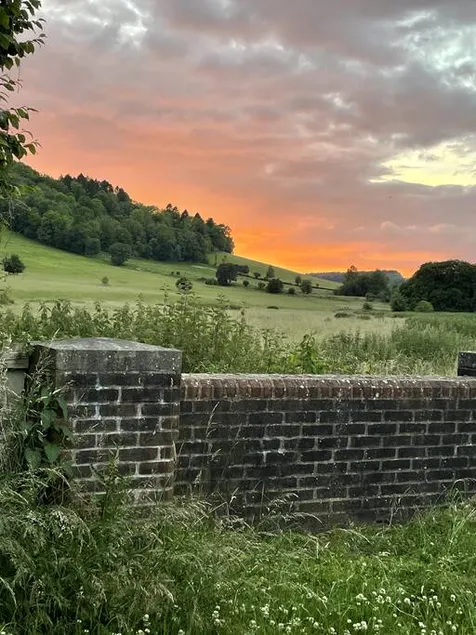 Gorgeous Cottage in Skirmett with Parking - Image 1