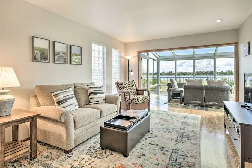 Ideally Located San Francisco Bay Home w/ Sunroom! - Image 1