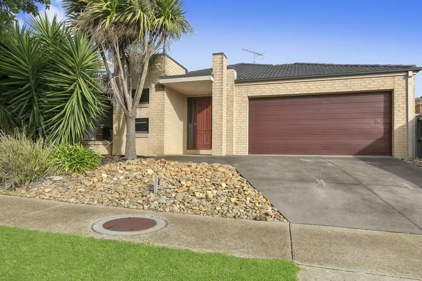 Ocean View Crescent 59 Torquay Pet Friendly - Image 1