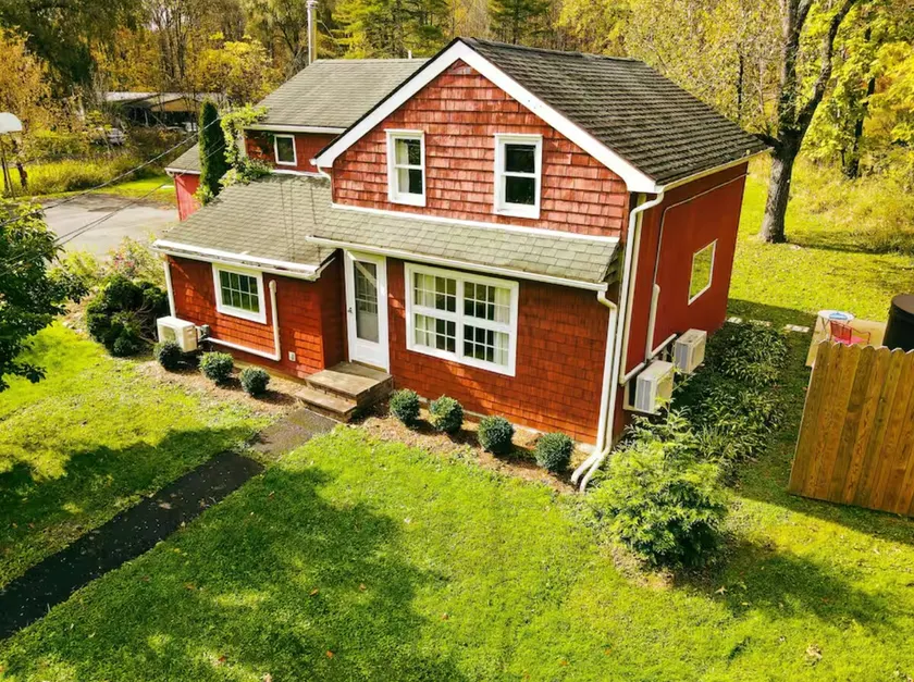 The Louie II: Accord Farmhouse near Arrowood w/ Hot Tub & Large Yard - Image 1
