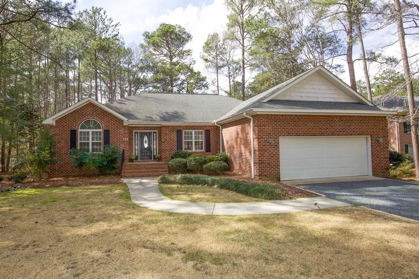 Pet Friendly Home With 8 Full-Size Beds on Idlewild - Image 1
