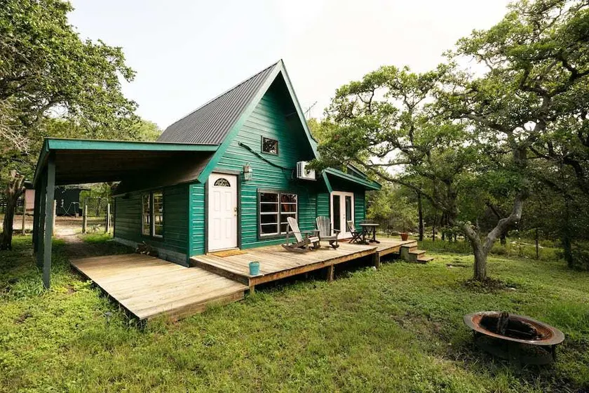 Cottage-Private Bathroom-The Library - Image 1