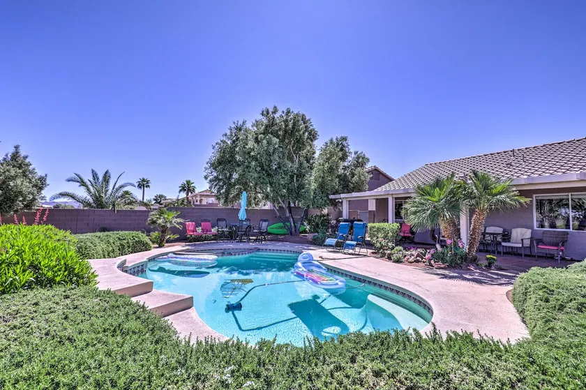 Incredible Strip View, Peaceful Poolside Escape - Image 1