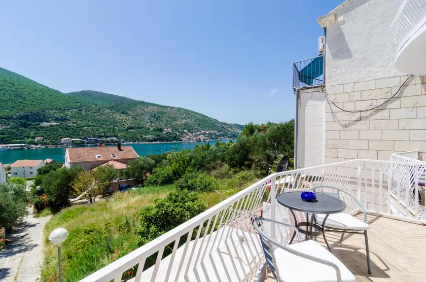 Apartments Peco - Four Bedroom Apartment with Balcony and Sea View - Image 1