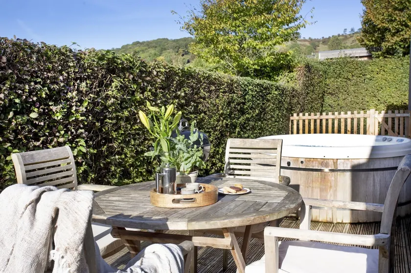 Whileaway Lodge, Hot Tub, Parking - Image 1