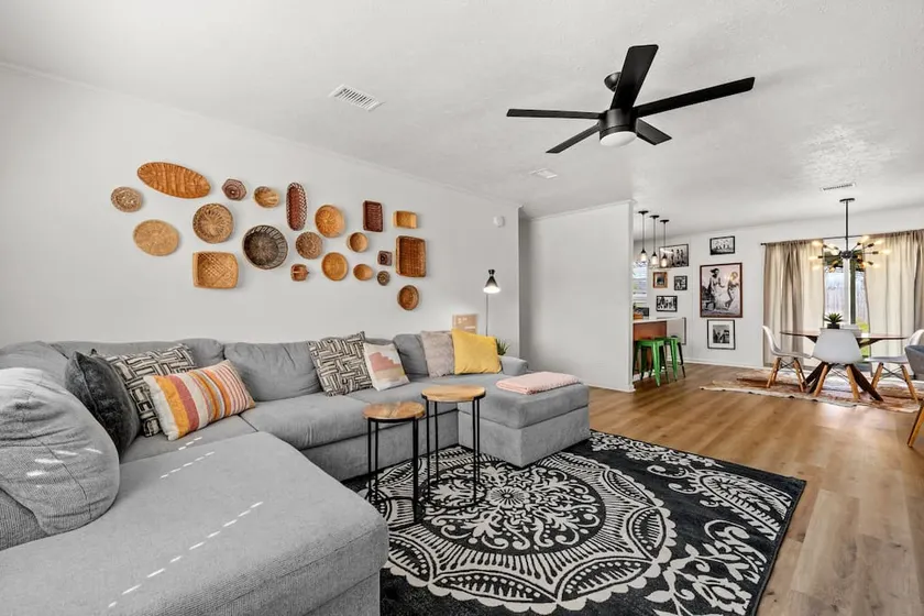 Stylish 3BR 2BA House Minutes from PCB - Book now - Image 1