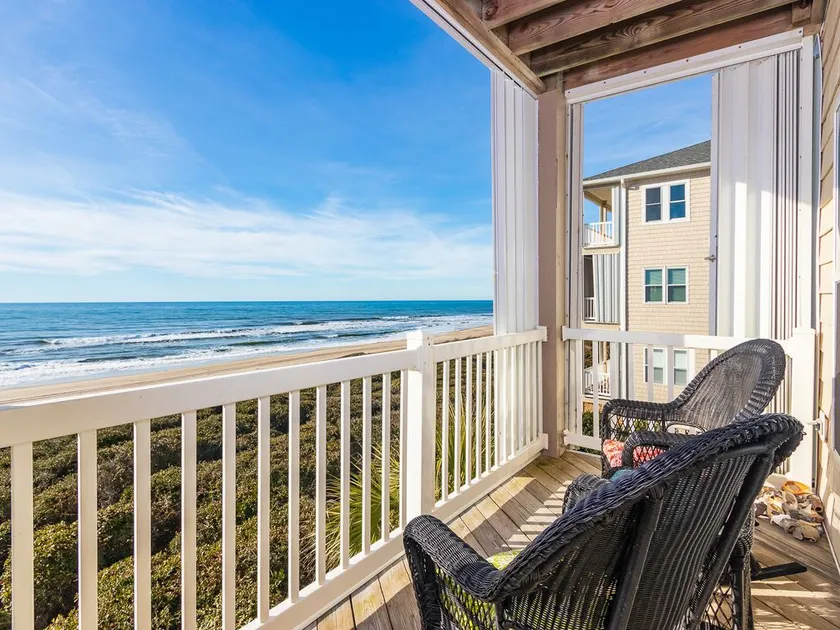 Rolling Waves: Die Oceanfront Condo Ihrer Tagträume - Image 1