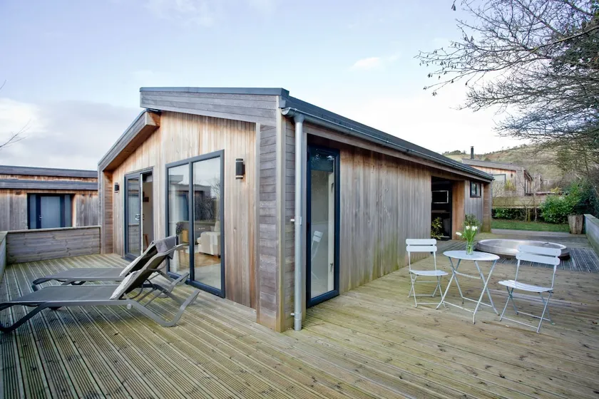 Nyland Lodge, Hot Tub - Fireplace- Free WiFi & Parking - Image 1