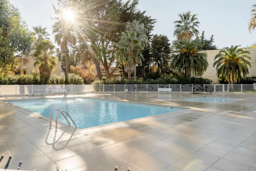 Three-room apartment, 5-minute walk to the beach - Image 1
