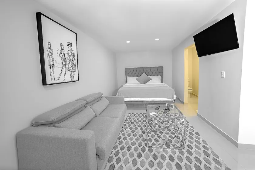 MarvelousStudio KingBed - 10minWalkToBorder - Image 1