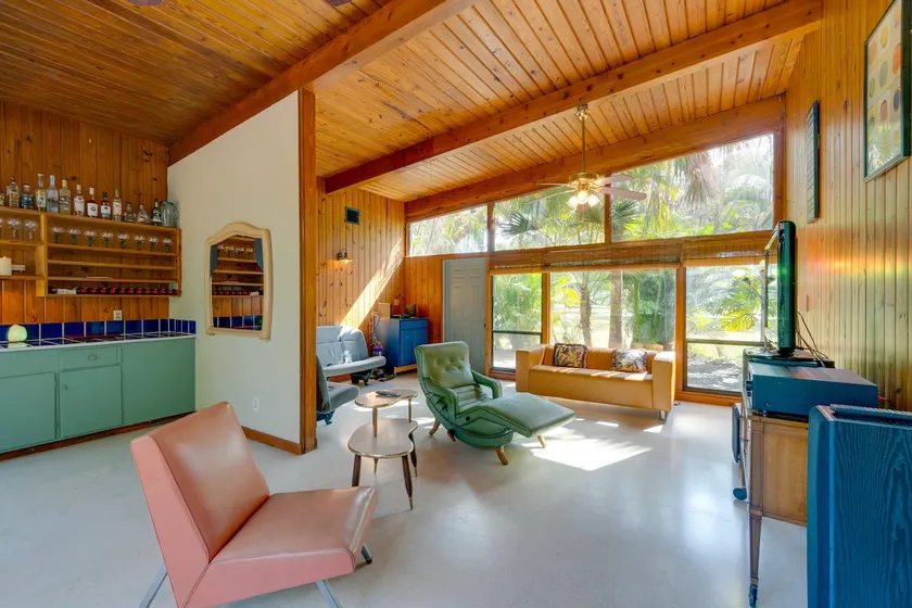 2 Mi to Riverwalk: Palmetto Gem w/ Fire Pit & BBQ - Image 1