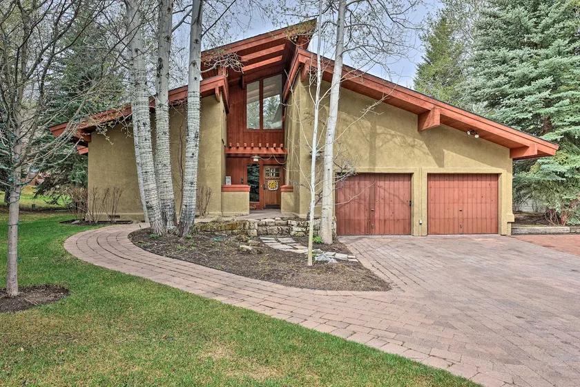 Luxe Sun Valley Retreat w/ Hot Tub, 3 Mi to Resort - Image 1