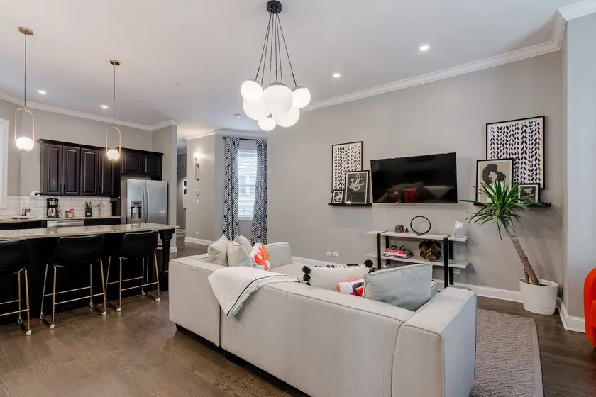 Modern Luxury 4 Bed/3.5 Bath with Garage Parking! - Image 1