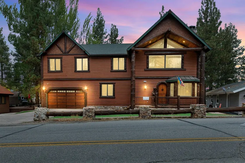 Lakefront | 2 Game Rooms + Lake Views - Image 1