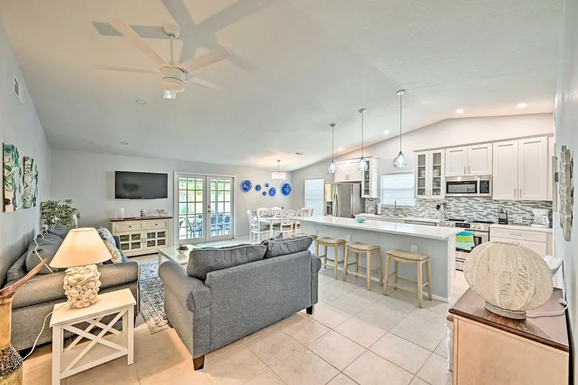 Retreat w/ Heated Pool Near Vanderbilt Beach! - Image 1