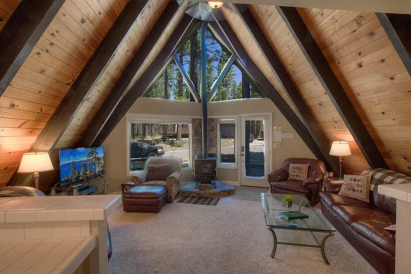 Lone Indian Lodge 3 Bedroom Home by RedAwning - Image 1