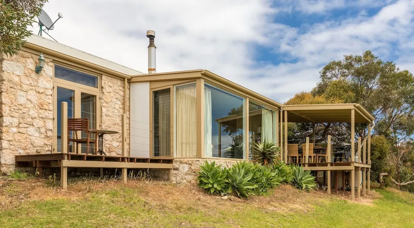 Stunning Settlers Homestead with Ocean Views - Image 1