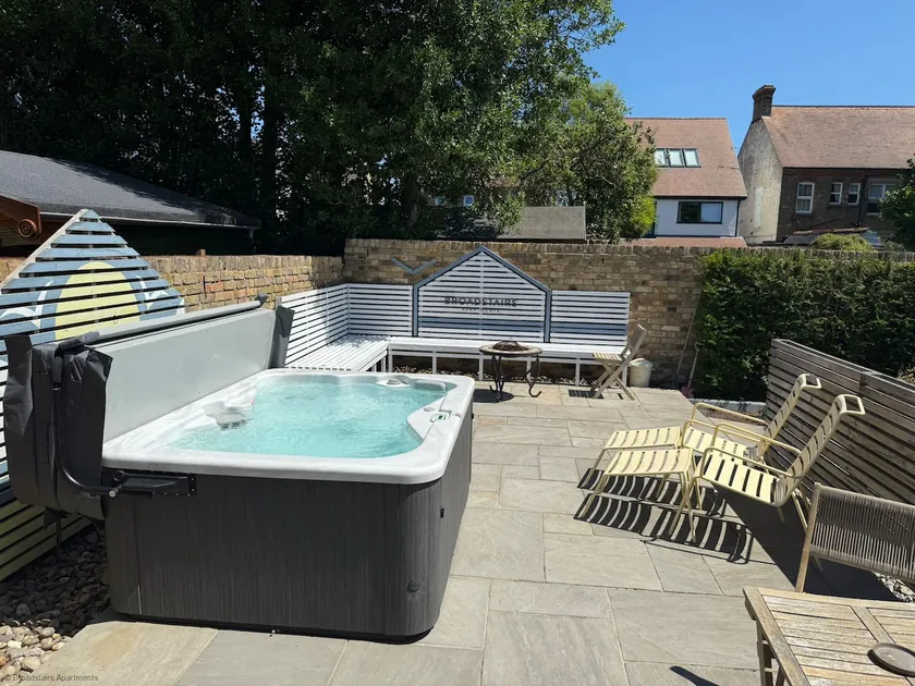 Two bedroom Apartment with hot tub in Broadstairs! - Image 1
