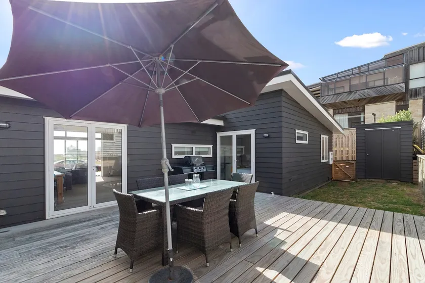 Modern Kiwi Bach - Waihi Beach Holiday Home - Image 1