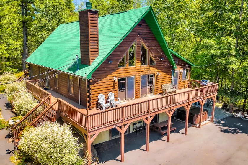 Massive Log Chalet with Hot Tub - Image 1