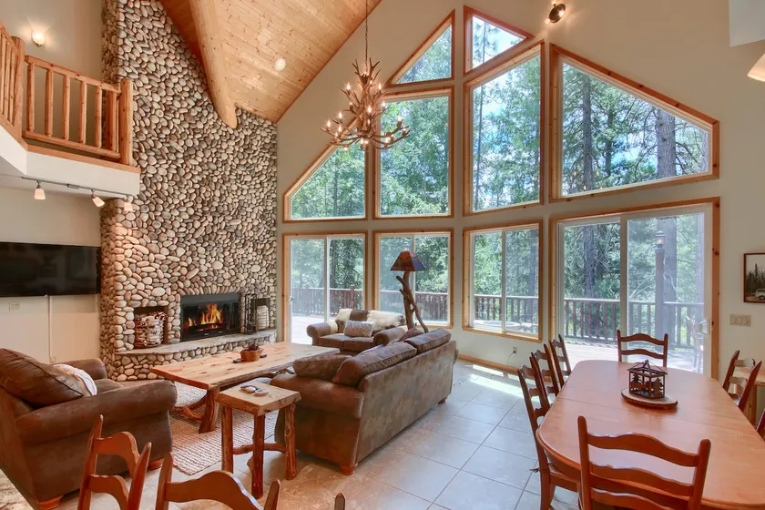 Rivercrest Lodge with Hot Tub-Pool Table-Firepit - Image 1