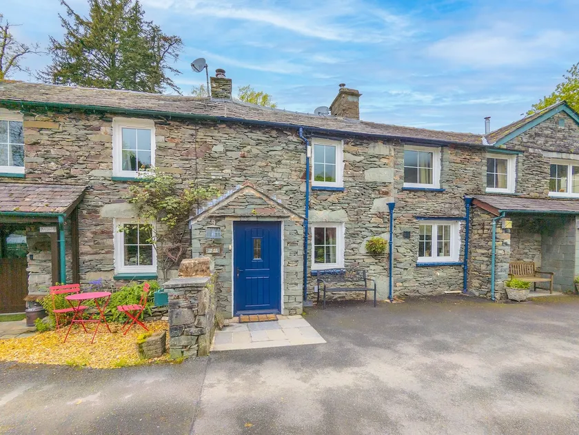 The Old Cop Shop -  2-Bed cottage with log-burner, walking distance to boats and the Lake - Image 1
