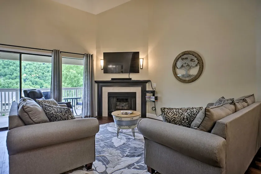 5 Mi to Dtwn & Strip! Branson Condo w/ Indoor Pool - Image 1