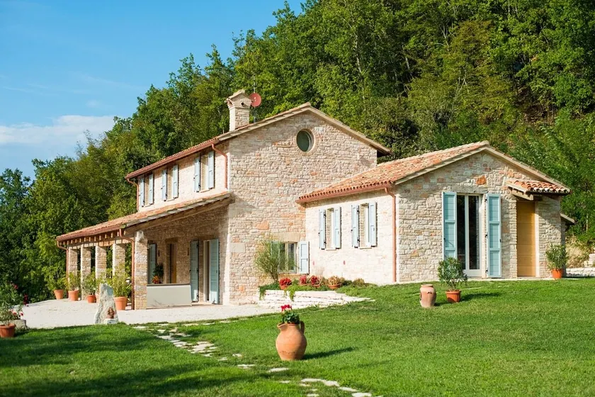 Elegant villa med have - Image 1