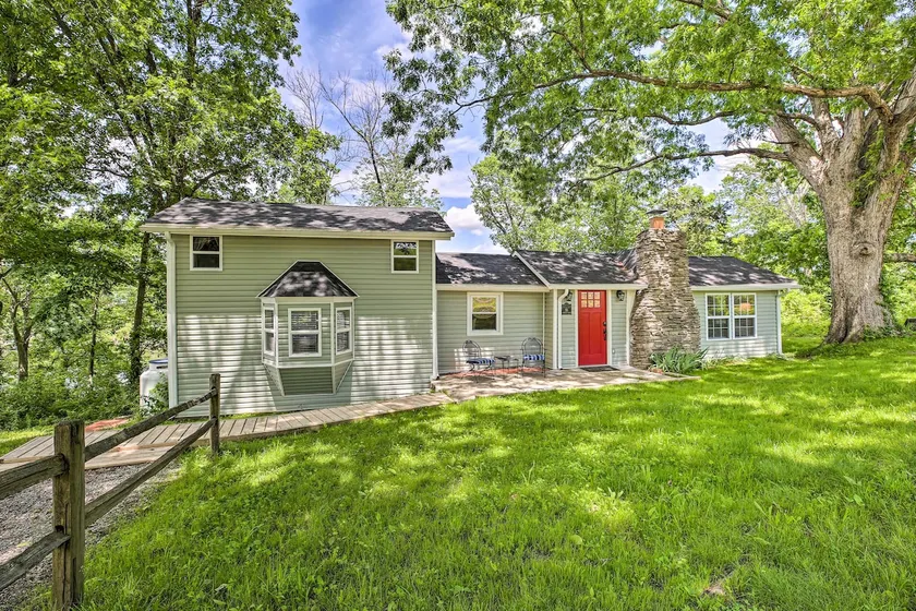 ‘Our Lakeside Retreat’ w/ Deck on Lake Herrington! - Image 1